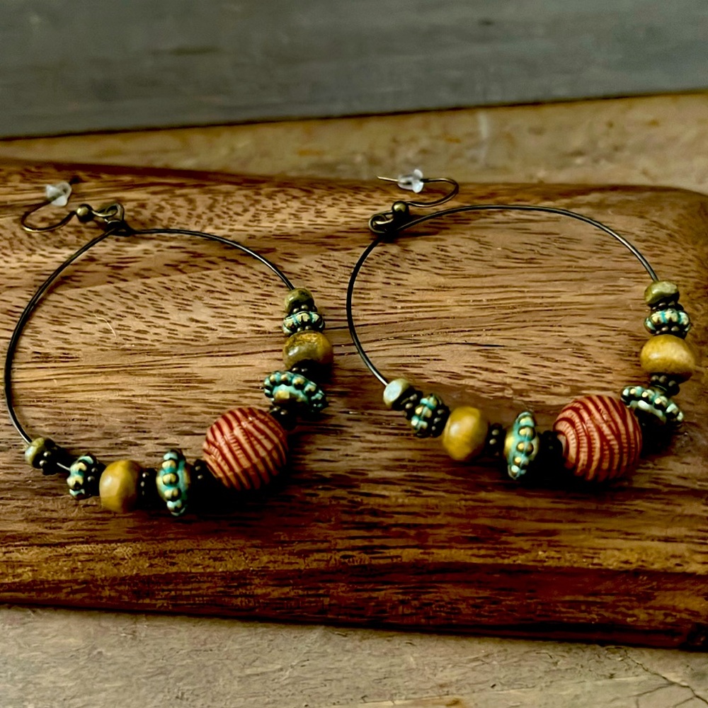 Cute metal dangle earrings brand new with bronze and turquoise color
